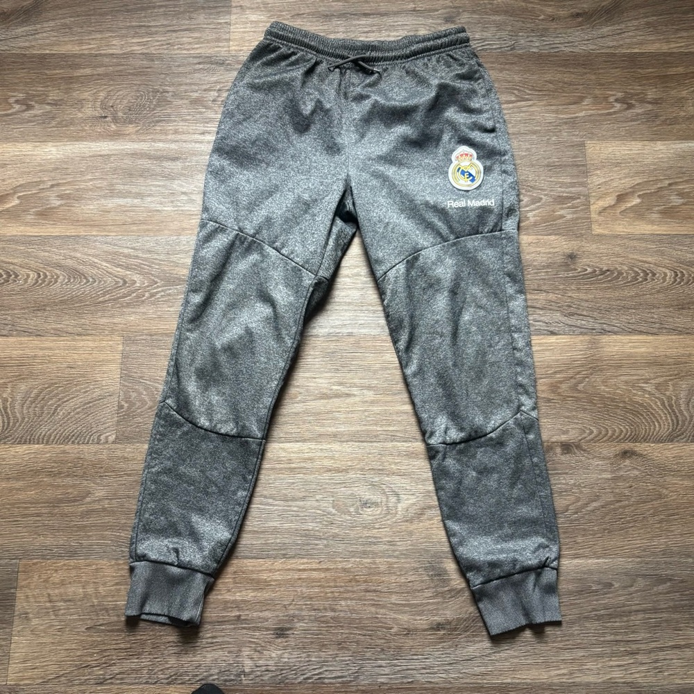 Real Madrid Gray Joggers – Men’s Medium – Athletic Soccer Sweatpants